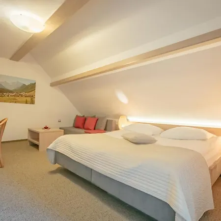 Hotel Garni Miklic 3*